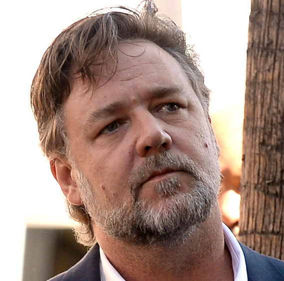 Russell Crowe'a ne olmuş öyle yoldan geçenler tanıyamadı