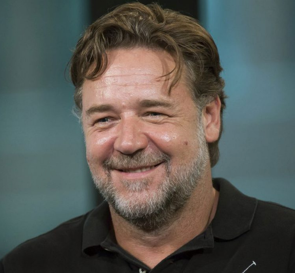 Russell Crowe'a ne olmuş öyle yoldan geçenler tanıyamadı