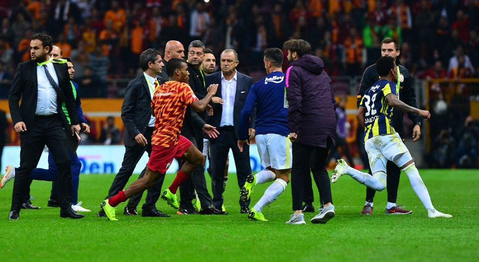 Jailson, Belhanda'ya tokat attÄ±: Arena karÄ±ÅtÄ±!