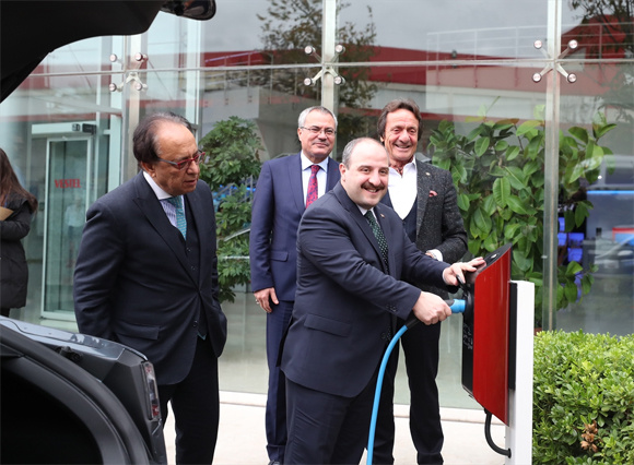 Sanayi ve Teknoloji Bakanı Mustafa Varank'a yerli otomobil sözü