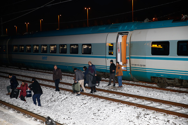 Ankara'da Yüksek Hızlı Tren ile kılavuz tren çarpıştı! Vali korkunç bilançoyu açıkladı