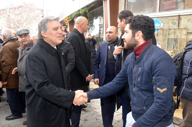 Abdullah Gül Ahmet Davutoğlu ve Ali Babacan cenazede bir araya geldi