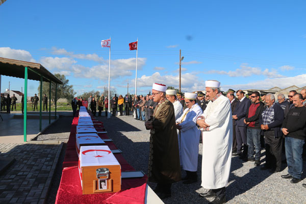 44 yıl önce Rumlar'ın katlettiği 15 şehit toprağa verildi