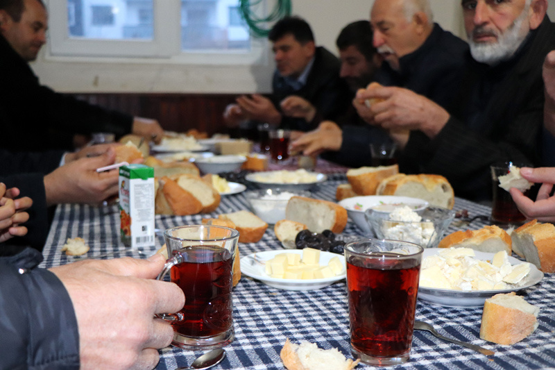 Trabzon'da cami imamı çözümü buldu cemaati ikiye katladı