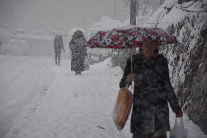 Kar yağışı bastırdı yarın Ankara donacak meteorolojiden 8 alarm birden geldi
