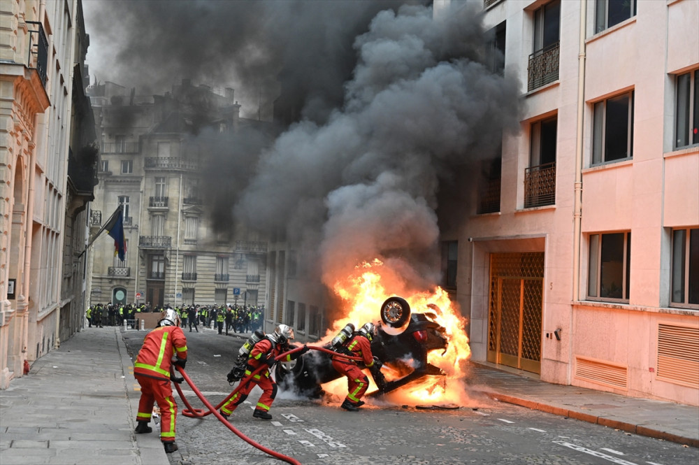 Fransa yanıyor 17'si polis 118 kişi yaralandı bin kişi gözaltında işte son durum