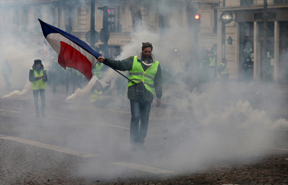 Fransa yanıyor 17'si polis 118 kişi yaralandı bin kişi gözaltında işte son durum