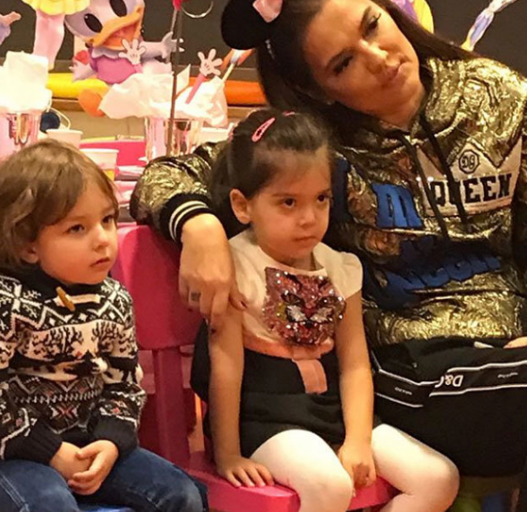 Kızı için kesenin ağzını açtı! Pastanın fiyatı dudak uçuklattı