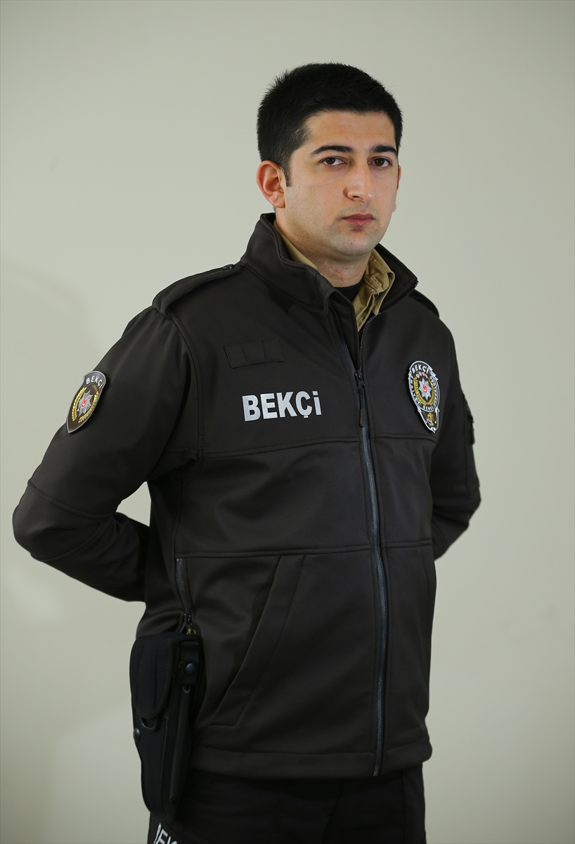 Polisin kıyafeti değişti! Ünlü modacı tasarladı...