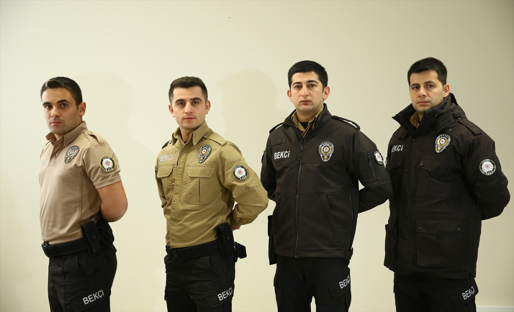 Polisin kıyafeti değişti! Ünlü modacı tasarladı...