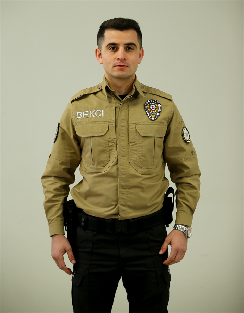Polisin kıyafeti değişti! Ünlü modacı tasarladı...