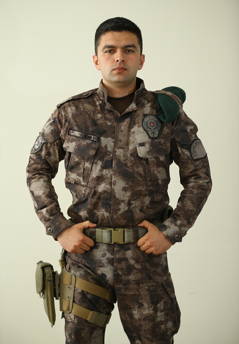Polisin kıyafeti değişti! Ünlü modacı tasarladı...
