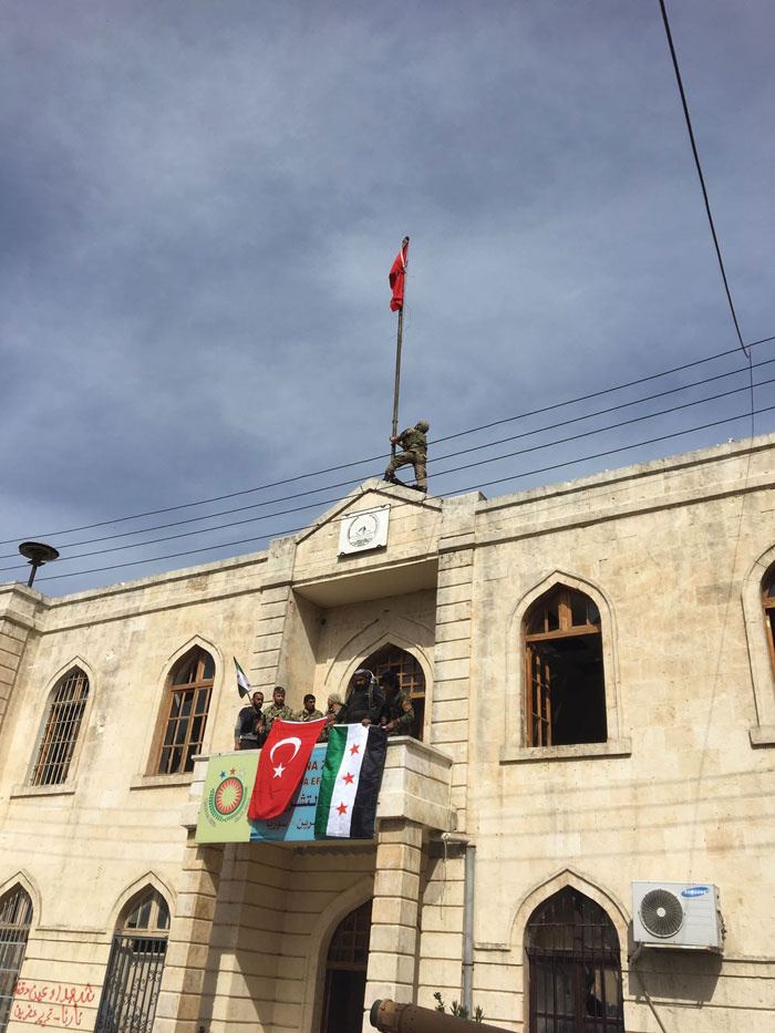 TSK duyurdu! Afrin'e Türk bayrağı dikildi Afrin'de son durum