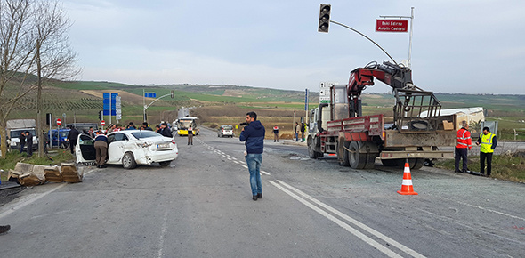 İstanbul´da kahreden kaza: Bir öğrenci öldü, çok sayıda yaralı var!