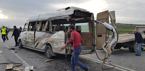 İstanbul´da kahreden kaza: Bir öğrenci öldü, çok sayıda yaralı var!