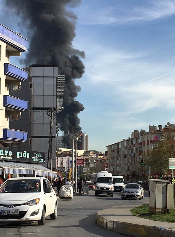 İstanbul´daki hastanede korkunç yangın! İlk görüntüler