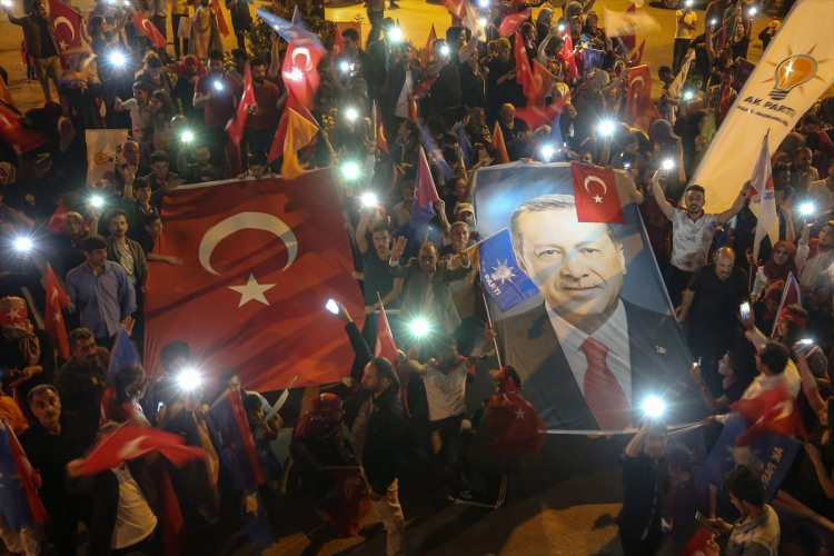Tarihi seçimin yurt dışındaki yansımaları nasıl oldu?