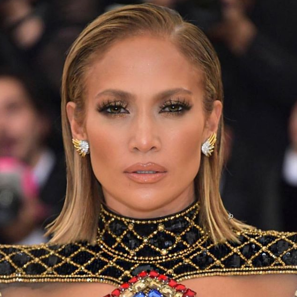 Jennifer Lopez'in cesur mayolu pozu ortalığı yıkıp geçti! Fit vücuduyla... 