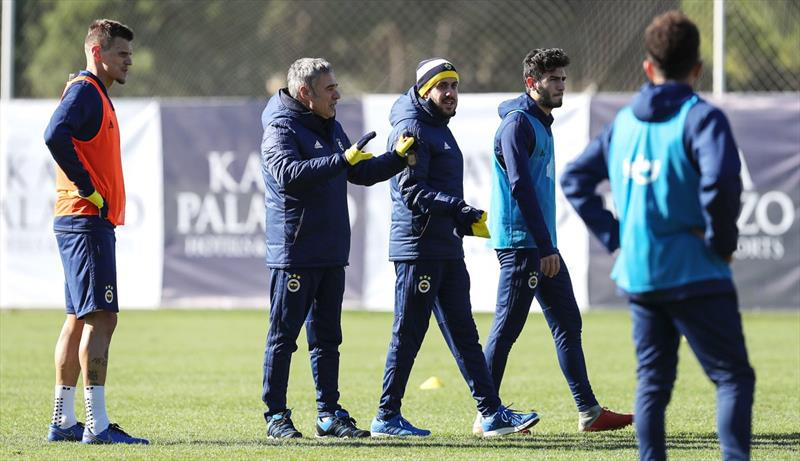 Yanal netleştirdi: Fenerbahçe'de 11'in 10'u belli!