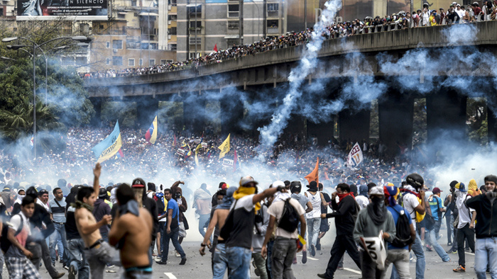 Venezuela'da sıradışı darbe ABD iç savaş çıkardı son durum kötü