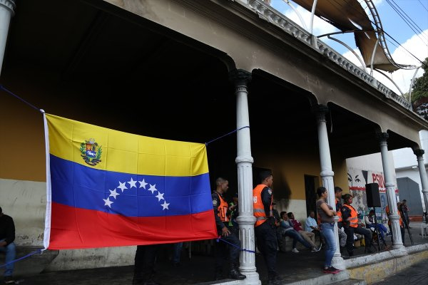 Venezuala'da iç savaşın ayak sesleri! Seçim olmazsa...