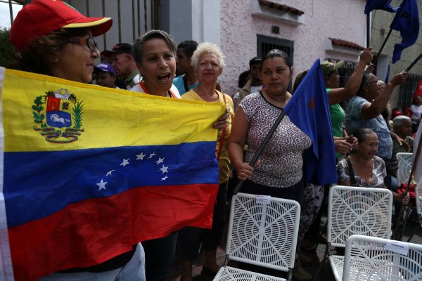 Venezuala'da iç savaşın ayak sesleri! Seçim olmazsa...