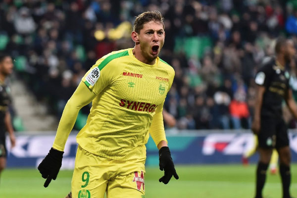 Emiliano Sala adına yapılan saygı duruşunda terbiyesizlik! Gözaltına alındılar