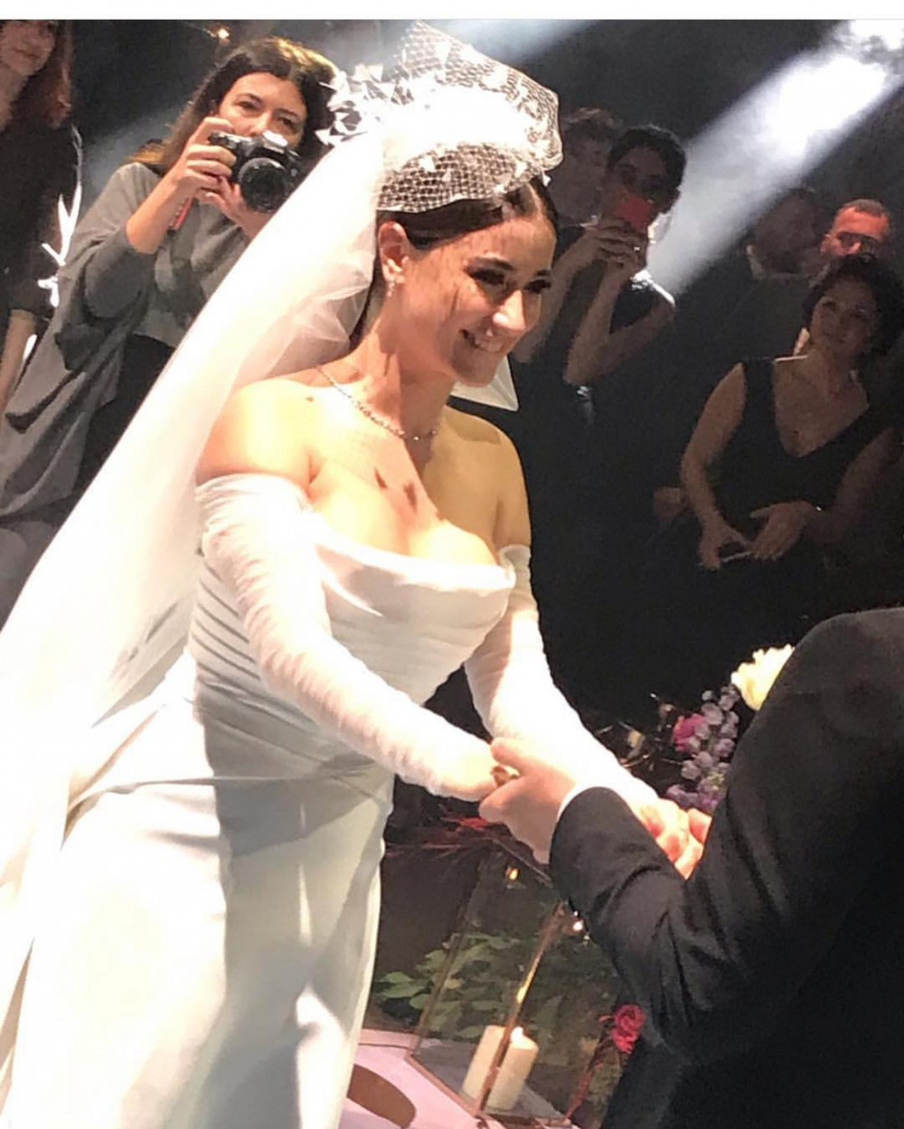 Ali Atay ve Hazal Kaya evlendi İşte düğünden muhteşem görüntüler