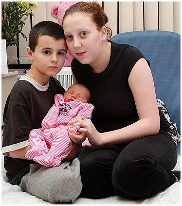 En küçük baba bebek yüzlü baba küçük baba dünyanın en küçük babası En küçük baba bebek yüzlü baba küçük baba dünyanın en küçük babası