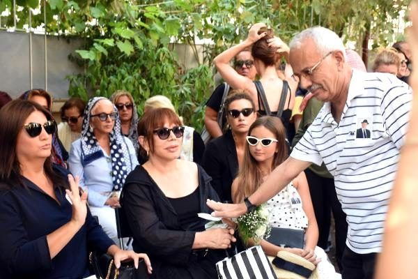 Sezen Aksu, babasını son yolculuğuna uğurladı - Sayfa 5