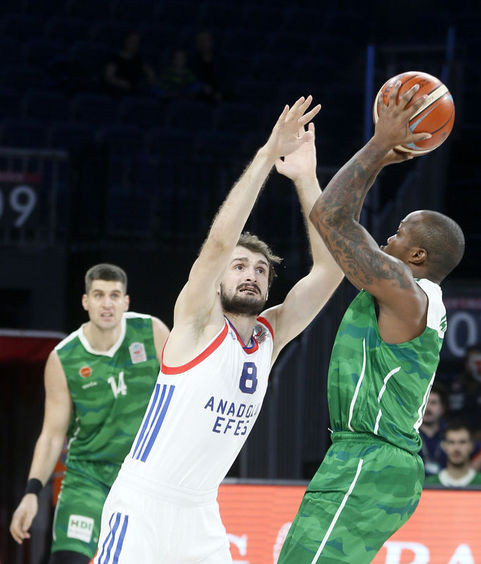 Anadolu Efes-Yeşilgiresun Belediyespor