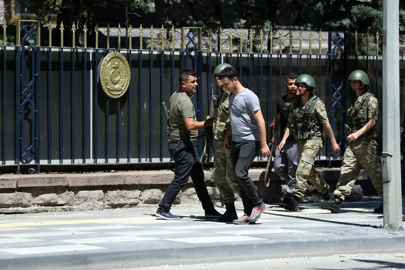 genelkurmaydaki askerler teslim oluyor internet haber