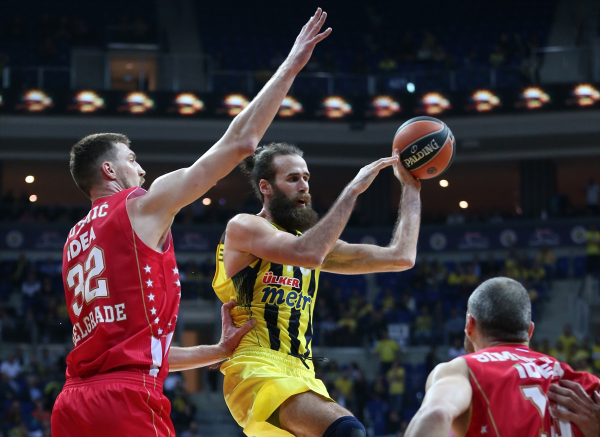 Fenerbahçe Kızılyıldız'ı farklı devirdi