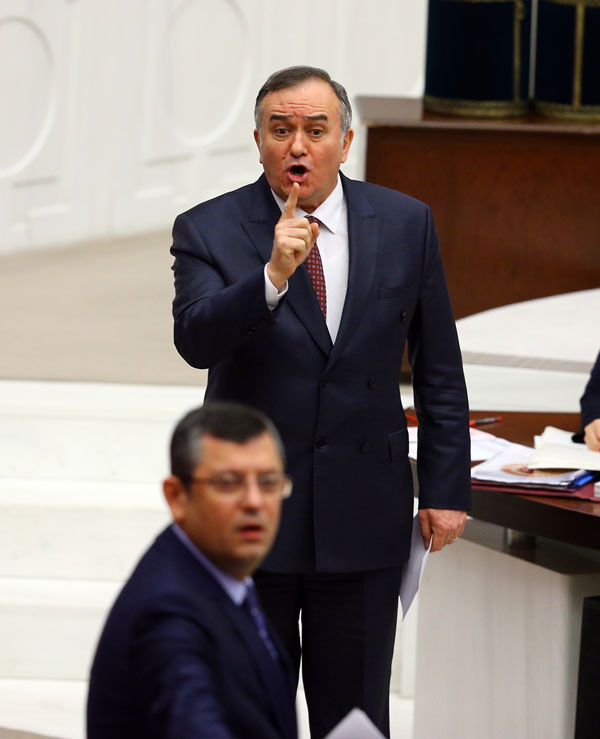 Meclis karıştı, vekiller birbirine girdi