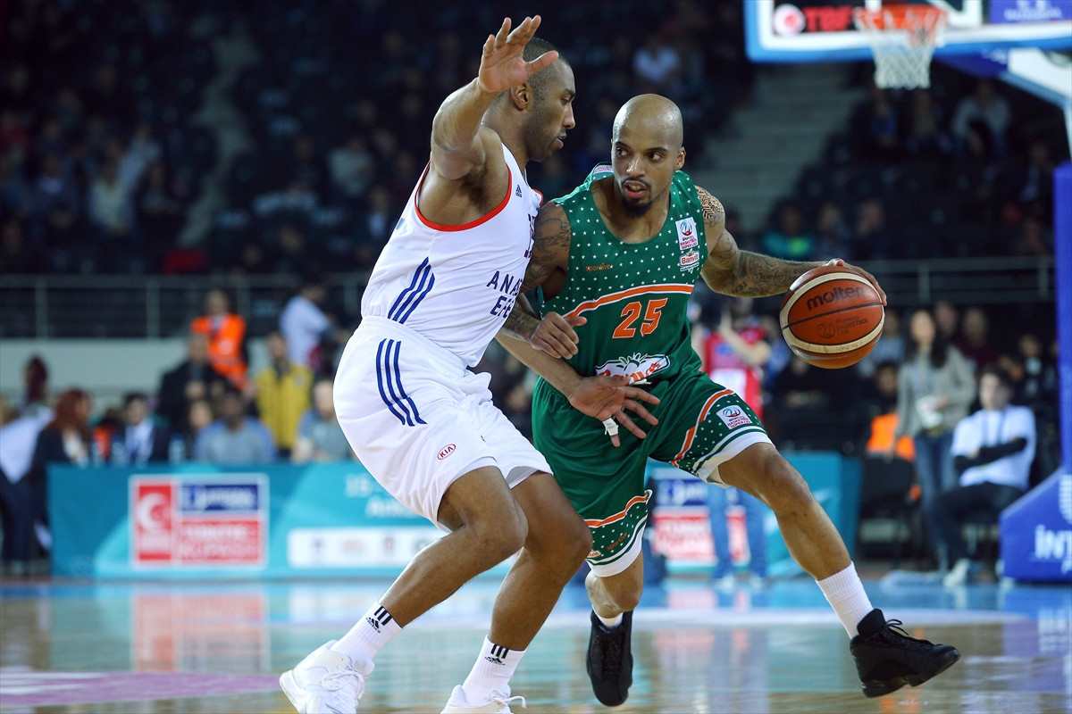 Banvit Anadolu Efes'i yenerek şampiyon oldu