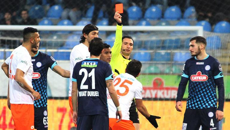 Emre Belözoğlu hem kendini hem takımı yaktı