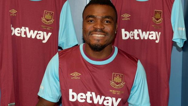 Emenike darphane gibi para basıyor!