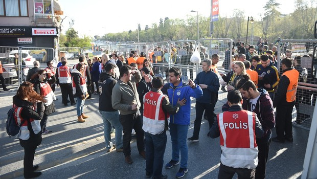 Şükrü Saraçoğlu Stadı'nda olağanüstü hal! 