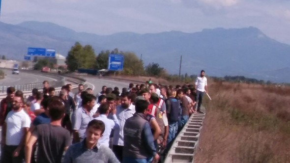 Sakarya ile Eskişehirspor taraftarı birbirine girdi