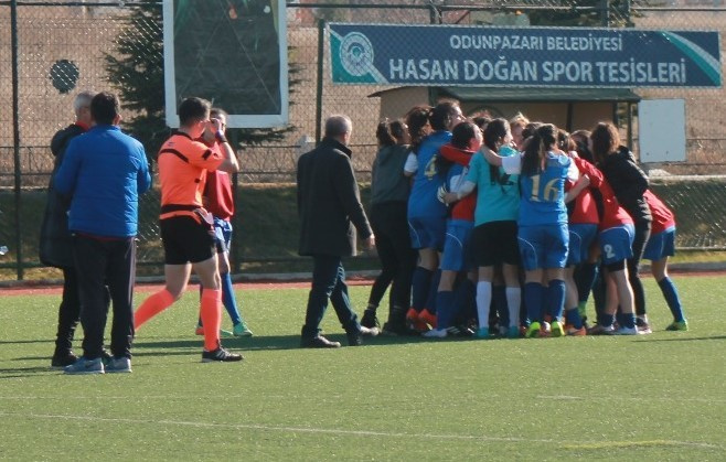 Eskişehir Çamlıca Gençlik Spor Kulübü ve Eskişehir Öncü Spor Kulübü