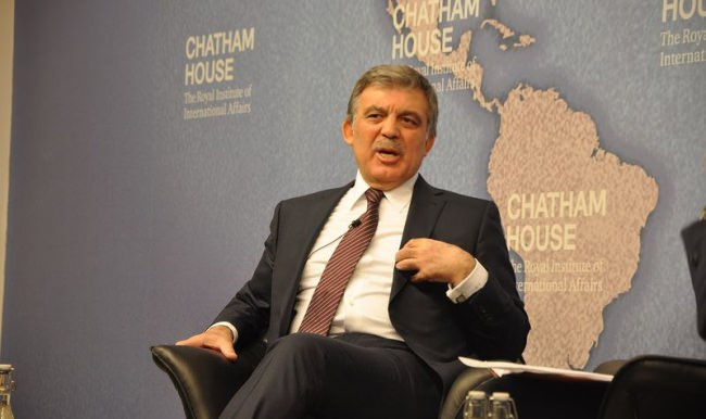 Hürriyet gazetesi yazarı Ahmet Hakan'ın bugünkü köşesinde Abdullah Gül'ün yeni parti kuracağı iddiasıyla ilgili ilginç bir tespit yer aldı.