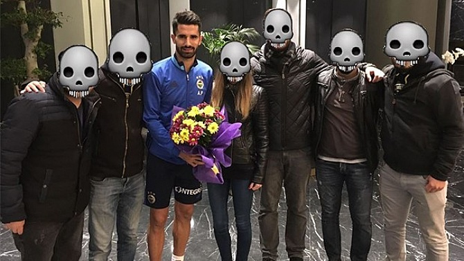 Fenerbahçe'yi ziyaret ettiler yüzlerini gizlediler
