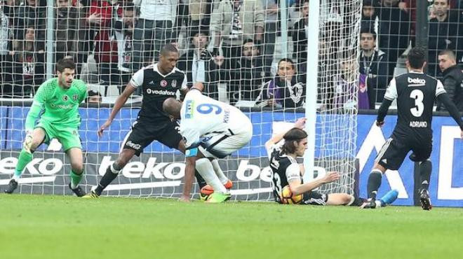 Arena'da maçı tartışılan pozisyon