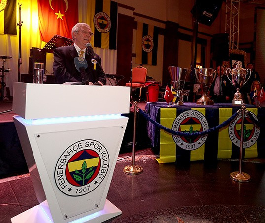 Aziz Yıldırım 20. yıl gecesinde ağladı