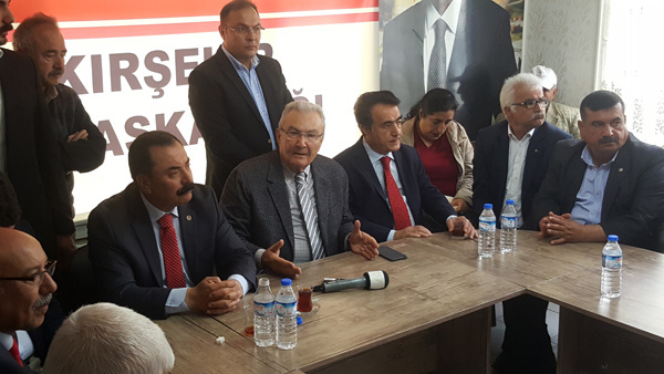 CHP Antalya Milletvekili Deniz Baykal, CHP Kırşehir İl Başkanı Yılmaz Zengin'i parti binasında ziyaret etti.