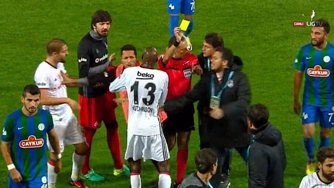 Rize'de ilk yarı biterken ortalık karıştı!