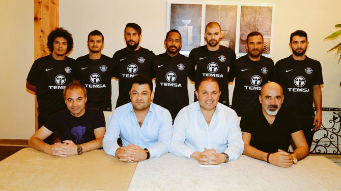 Adana Demirspor'dan toplu imza