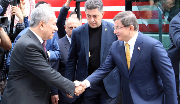 Başbakan Ahmet Davutoğlu ve Bülent Arınç Manisa'da bir araya geldi