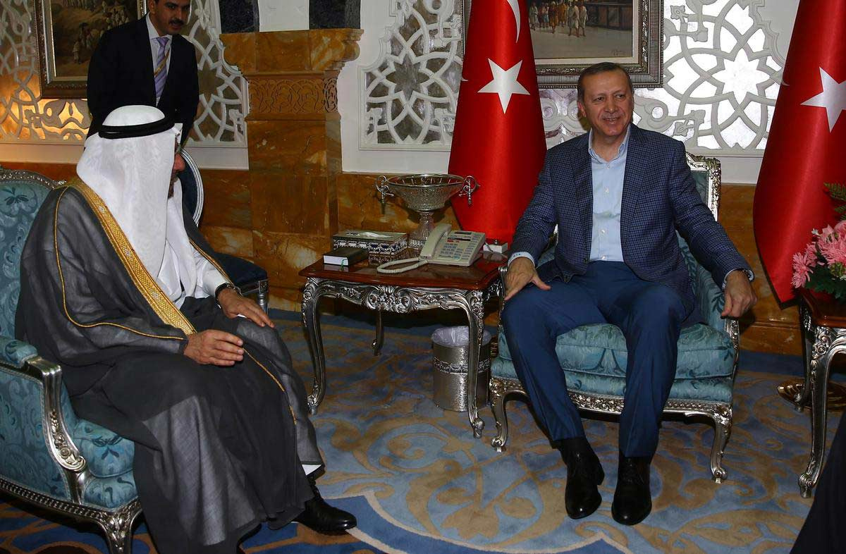 Cumhurbaşkanı Recep Tayyip Erdoğan resmi temaslarda bulunmak üzere geldiği Suudi Arabistan'da, İslam İşbirliği Teşkilatı Genel Sekreteri İyad Medeni'yi kabul etti.