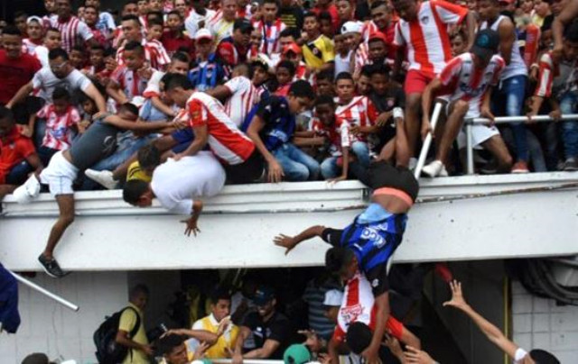 İmza töreninde donla kaldı